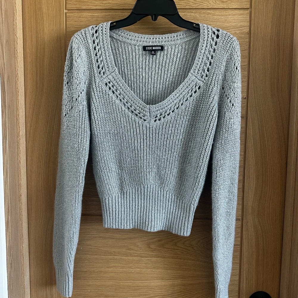 Steve Madden Gray V-Neck Cropped Sweater
